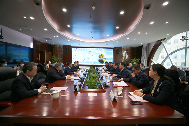 曹江林会见秦皇岛市委书记王曦一行